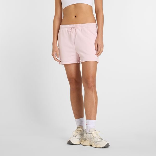 Spodenki damskie New Balance WS41500RSG – różowe. Czerwone szorty damskie New Balance, bez wzorów, z bawełny, klasyczne. Za 129.99 zł.