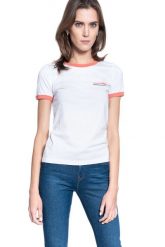 T-SHIRT DAMSKI LEE RINGER TEE BRIGHT WHITE L40PEPLJ 112108662. Białe t-shirty damskie Lee, l, bez wzorów, bez kołnierzyka, bez ramiączek. Za 69.99 zł.