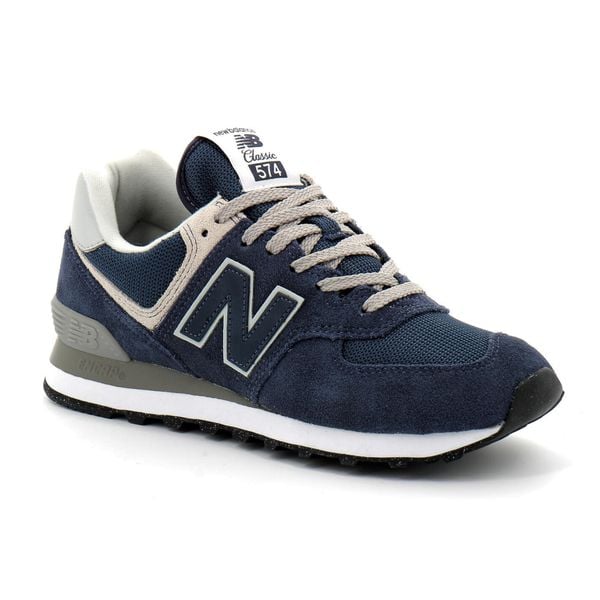 New Balance WL574EVN. Niebieskie obuwie sportowe damskie New Balance, bez wzorów, z zamszu, bez zapięcia, trekkingowe. Za 446.53 zł.
