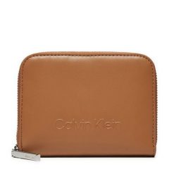 Portfel Calvin Klein. Brązowe portfele damskie Calvin Klein. Za 279.99 zł.