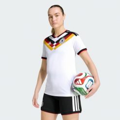 Koszulka podstawowa Germany 26 Women's Team. Białe bluzki damskie Adidas, l, bez wzorów, sportowe, bez kołnierzyka, bez ramiączek. Za 439.00 zł.