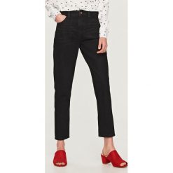 Jeansy mom fit - Czarny. Jeansy damskie marki Reserved. W wyprzedaży za 49.99 zł.
