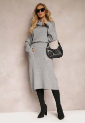 Szara Sweterkowa Sukienka z Materiałowym Paskiem i Wywijanym Golfem Raileanu. Szare sukienki damskie Renee, na zimę, xl, bez wzorów, z dzianiny, bez kołnierzyka, bez ramiączek, midi. Za 109.99 zł.