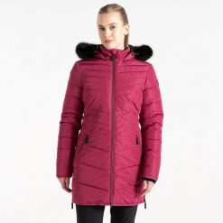 Kurtka narciarska damska Striking IV. Czerwone kurtki sportowe damskie Dare 2B, na zimę, bez wzorów, bez ramiączek, bez kaptura, narciarskie. W wyprzedaży za 409.99 zł.
