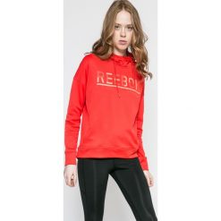 Reebok - Bluza. Czerwone bluzy damskie Reebok, l, bez wzorów, z dzianiny, bez ramiączek, z kapturem. W wyprzedaży za 149.90 zł.