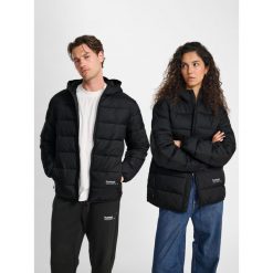 Kurtka Hummel. Czarne kurtki męskie Hummel, na jesień, bez wzorów, z puchu, bez ramiączek, bez kaptura, trekkingowe. Za 343.00 zł.