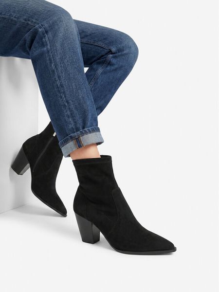 Nine West Botki EO-LBT805720-2 Czarny. Czarne botki damskie Nine West, bez wzorów, z materiału, bez obcasa, na słupku, bez zapięcia. Za 329.99 zł.