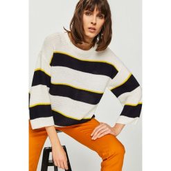 Medicine - Sweter Essential. Białe swetry nierozpinane damskie MEDICINE, l, bez wzorów, z dzianiny, bez kołnierzyka, bez ramiączek. W wyprzedaży za 39.90 zł.