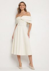 Beżowa Rozkloszowana Sukienka z Odsłoniętymi Ramionami i Drapowaniem Odilene. Brązowe sukienki damskie Born2be, na imprezę, na lato, l, bez wzorów, eleganckie, bez kołnierzyka, bez ramiączek, midi, rozkloszowane. Za 129.99 zł.