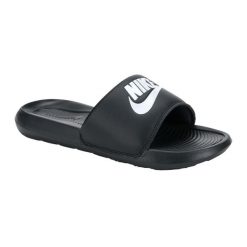 Klapki damskie Nike Victori One Slide. Czarne klapki damskie Nike, bez wzorów, bez obcasa, bez zapięcia. Za 149.99 zł.