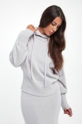 Sweter damski wełniany z kaszmirem TWINSET. Swetry nierozpinane damskie Twinset Milano, l, bez wzorów, z kaszmiru, bez kołnierzyka, bez ramiączek. Za 1,389.00 zł.