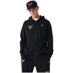 Bluza męska New Era Team Script FZ Hoody Chicago Bulls. Czarne bluzy męskie New Era, m, bez wzorów, casualowe, bez ramiączek, bez kaptura. Za 249.99 zł.