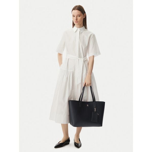 Torebka Tommy Hilfiger. Czarne shopperki damskie Tommy Hilfiger, bez wzorów, bez dodatków. Za 526.99 zł.