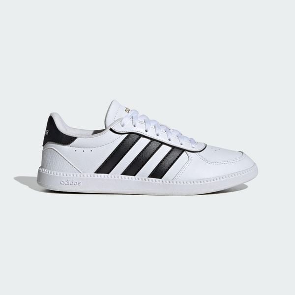 Buty Breaknet Sleek. Białe obuwie trekkingowe damskie Adidas, z gumy, bez zapięcia. Za 239.00 zł.