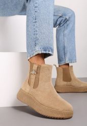 Ciemnobeżowe Botki Typu Sztyblety na Tłoczonej Platformie Zdobione Metalową Aplikacją Allecia. Brązowe botki damskie Renee, z aplikacjami, z jeansu, eleganckie, bez obcasa, na płaskiej podeszwie, bez zapięcia. Za 99.99 zł.