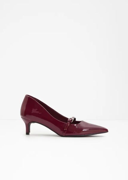 Czółenka. Czerwone czółenka damskie bonprix, bez wzorów, z lakierowanej skóry, eleganckie, bez obcasa, bez zapięcia. Za 109.99 zł.