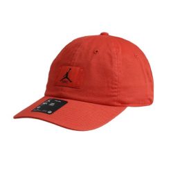 Czapka z daszkiem Air Jordan Jumpman Red Club Cap Czerwona FD5181-604. Czerwone czapki damskie Jordan, bez wzorów, sportowe. Za 118.99 zł.