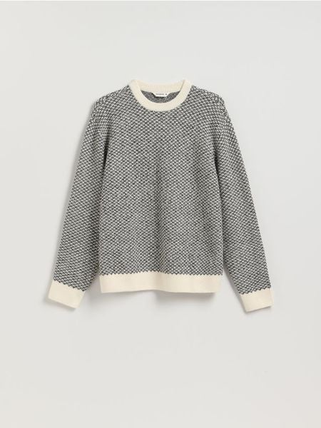Wzorzysty sweter - biały. Białe swetry męskie Reserved, l, bez wzorów, z bawełny, bez kołnierzyka, bez ramiączek. Za 149.99 zł.