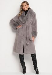 Szary Futerkowy Płaszcz z Szerokim Kołnierzem i Mankietami z Wiązanym Paskiem Viaruna. Szare płaszcze damskie Born2be, l, bez wzorów, z dzianiny, eleganckie, bez kołnierzyka, bez kaptura. Za 349.99 zł.