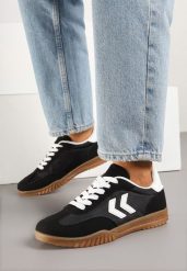 Czarne Sneakersy Typu Kultowe Tenisówki Zdobione Przeszyciami Naporae. Czarne trampki i tenisówki damskie Renee, z aplikacjami, z jeansu, bez zapięcia. Za 79.99 zł.