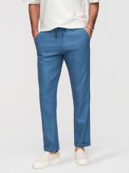 Męskie spodnie podwijane chino z dodatkiem lnu – niebieski denim V5 - Rozmiar: L. Niebieskie eleganckie spodnie męskie Ombre Clothing, bez wzorów, z bawełny. W wyprzedaży za 349.99 zł.
