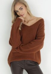 Brązowy Sweter z Wiskozy Oversize Yorate. Brązowe swetry nierozpinane damskie Born2be, uniwersalny, bez wzorów, z bawełny, eleganckie, bez kołnierzyka, bez ramiączek. Za 109.99 zł.