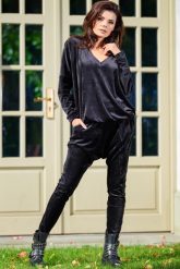 Czarna Wygodna Welurowa Bluza z Dekoltem w Szpic. Czarne bluzy damskie Awama, uniwersalny, bez wzorów, z materiału, bez ramiączek, bez kaptura. Za 182.90 zł.