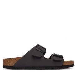 Klapki Birkenstock. Szare klapki damskie Birkenstock, bez wzorów, bez obcasa, bez zapięcia. Za 399.99 zł.