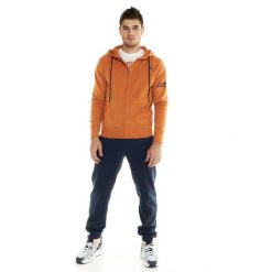 Męski dres Leone z kapturem i pełnym zamkiem błyskawicznym. Niebieskie komplety dresowe męskie LEONE 1947 APPAREL, l, bez wzorów, z dresówki. W wyprzedaży za 266.60 zł.