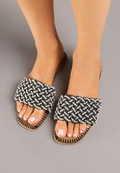 Czarne Klapki z Koralikami w Stylu Boho Sorea. Czarne klapki damskie Born2be, na lato, z aplikacjami, boho, bez obcasa, na obcasie, bez zapięcia. W wyprzedaży za 84.99 zł.