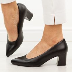 Czarne czółenka damskie na obcasie Sergio Leone Pb413. Czarne czółenka damskie Sergio Leone, na jesień, bez wzorów, ze skóry, biznesowe, bez obcasa, na obcasie, bez zapięcia. Za 169.00 zł.