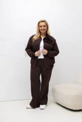 Brązowy komplet dresowy: bluza bomberka i spodnie z szeroką nogawką PLUS SIZE XXL OVERSIZE WIOSNA. Brązowe bluzy damskie Moda Size Plus Iwanek, na wiosnę, plus size, bez wzorów, z bawełny, casualowe, bez ramiączek, bez kaptura. Za 389.90 zł.