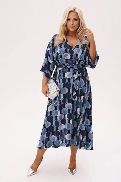 Sukienka Noelia - Ocean - we wzór kół o głębokich odcieniach granatu i niebieskiego PLUS SIZE XXL OVERSIZE. Niebieskie sukienki damskie Moda Size Plus Iwanek, do pracy, na lato, plus size, bez wzorów, z materiału, biznesowe, bez kołnierzyka, plus size, bez ramiączek, mini, oversize. Za 349.90 zł.