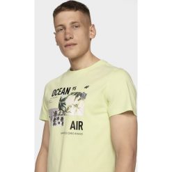 T-shirt męski TSM254 - jasny żółty. Żółte t-shirty męskie 4F, m, bez wzorów, z bawełny, bez kołnierzyka, bez ramiączek. W wyprzedaży za 39.99 zł.