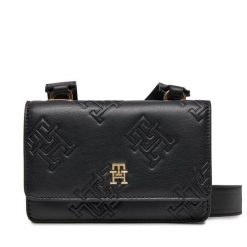 Torebka Tommy Hilfiger. Czarne listonoszki damskie Tommy Hilfiger, bez wzorów, bez dodatków. Za 599.99 zł.