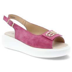 Sandały damskie S. Barski, ze skóry naturalnej zamszowej na platformie z ozdobą, fuksja, GR51-601. Czerwone sandały damskie S.BARSKI, z aplikacjami, ze skóry, bez obcasa, na platformie, bez zapięcia. Za 139.00 zł.