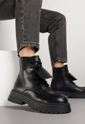 Czarne Casualowe Botki Typu Workery Vemarine. Czarne botki damskie Renee, bez wzorów, z jeansu, bez obcasa, na płaskiej podeszwie, bez zapięcia. Za 169.99 zł.