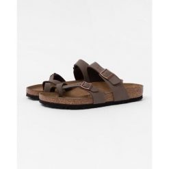 Klapki unisex Birkenstock 071061. Brązowe klapki damskie Birkenstock, na lato, bez wzorów, z materiału, bez obcasa, bez zapięcia. Za 684.00 zł.