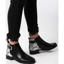 Wężowe Botki Giselle. Botki damskie Born2be, bez wzorów, eleganckie, z okrągłym noskiem, bez obcasa, na płaskiej podeszwie, bez zapięcia. Za 109.99 zł.