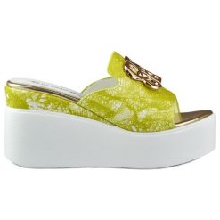 Limonkowe klapki damskie na koturnie Lemon zielone. Zielone klapki damskie bez wzorów, casualowe, bez obcasa, na koturnie, bez zapięcia. Za 224.89 zł.