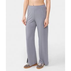 Spodnie wiskozowe Carpatree Cozy Leisure szare. Szare spodnie dresowe damskie Carpatree, bez wzorów, z dzianiny, sportowe, długie. W wyprzedaży za 199.99 zł.
