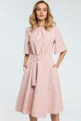 Sukienka elegancka rozkloszowana z paskiem pudrowy róż. Czerwone sukienki damskie Sukienki.shop, do pracy, l, bez wzorów, z elastanu, biznesowe, bez kołnierzyka, bez ramiączek, midi, dopasowane. W wyprzedaży za 174.00 zł.