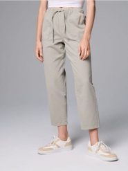 Jeansy carrot fit - zielony. Zielone jeansy damskie Sinsay, bez wzorów, z jeansu. Za 69.99 zł.