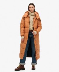 Długi płaszcz pikowany z ripstopu. Brązowe płaszcze damskie Superdry, l, bez wzorów, eleganckie, bez kołnierzyka, bez kaptura. Za 570.50 zł.
