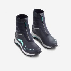 Buty turystyczne damskie Quechua SH900 Pro mountain Mid wodoodporne. Niebieskie obuwie trekkingowe damskie QUECHUA, bez zapięcia. W wyprzedaży za 399.99 zł.