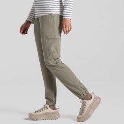 Spodnie turystyczne damskie Craghoppers NosiLife Lola Trouser. Zielone spodnie sportowe damskie Craghoppers, bez wzorów, sportowe, trekkingowe. Za 319.99 zł.