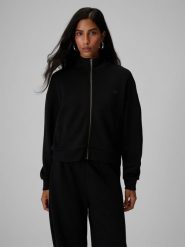 4F Bluza dresowa loose bez kaptura damska - czarna S. Czarne bluzy damskie 4F, s, bez wzorów, z dresówki, biznesowe, bez ramiączek, bez kaptura. Za 169.99 zł.