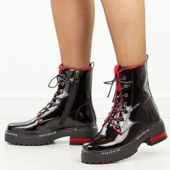 Czarne wyższe lakierowane botki damskie Filippo Dbt3108/26. Czarne botki damskie Filippo, na jesień, bez wzorów, z dzianiny, eleganckie, z okrągłym noskiem, bez obcasa, bez zapięcia. Za 329.00 zł.