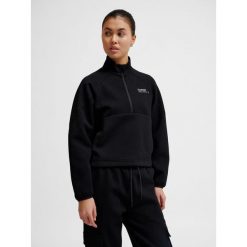 Damska bluza z zamkiem błyskawicznym Hummel Tech Fleece Boxy. Czarne bluzy damskie Hummel, na zimę, bez wzorów, bez ramiączek, bez kaptura. Za 300.50 zł.