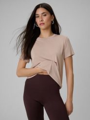 4F T-shirt regular gładki damski - beżowy S. Brązowe t-shirty damskie 4F, s, bez wzorów, z dzianiny, bez kołnierzyka, bez ramiączek. Za 79.99 zł.